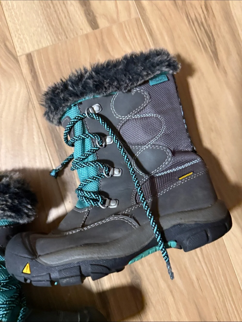 Keen Gray and Teal Women's Insulated Winter Boots with Faux-Fur Collar